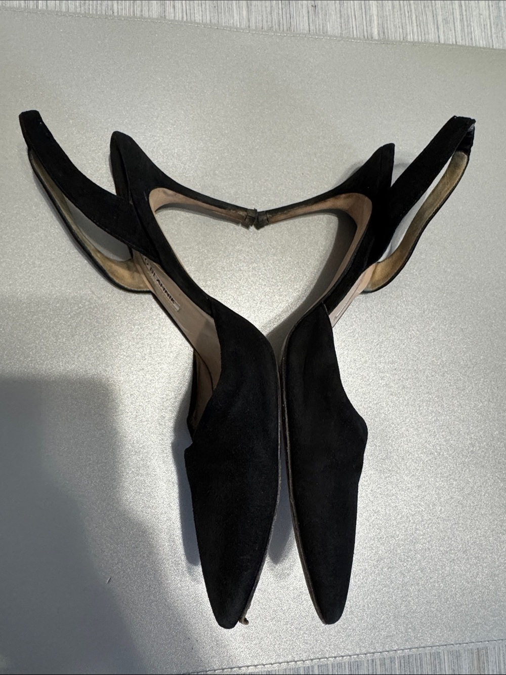 Manolo Blahnik Carolyne Black Suede Slingback Pointed Pumps Size EU 39 / US 8.5 - Picture 5 of 17